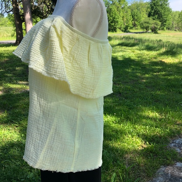 Socialite Ruffle off the Shoulder Top, Size Med - Picture 3 of 7